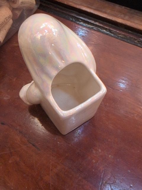 Iridescent porcelain statuary vase