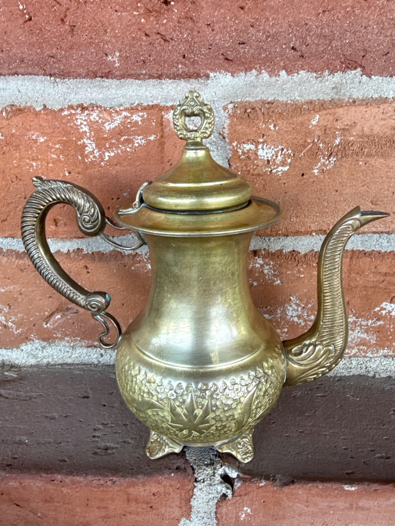 Antique Brass Tea Kettle pot. 8.5”