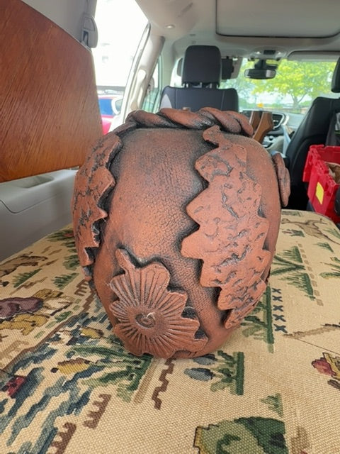 HM pottery vase