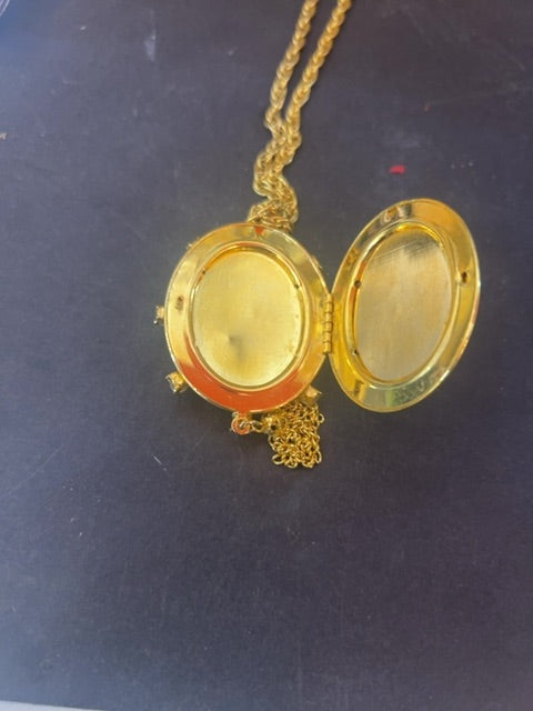 Locket with two girls on front