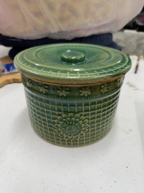 Crock. Daisy