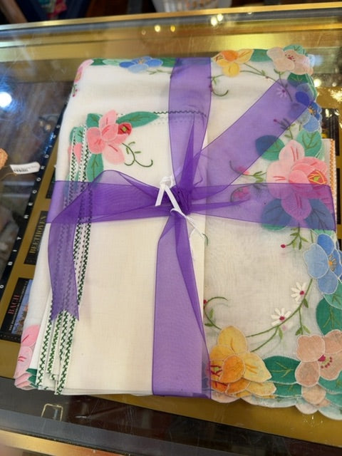 4 placemats & napkins