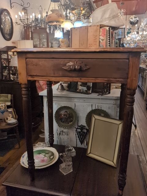 1850s '60s one drawer nightstand