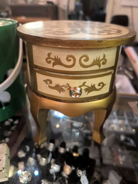 Jewelry box