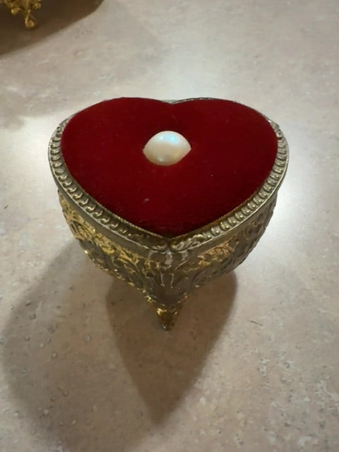 Vtg heart trinket box