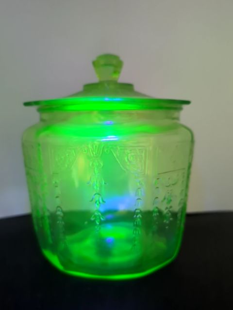 Anchor Hocking princess pattern uranium glass cookie jar