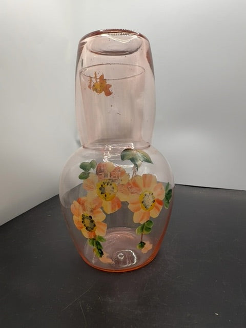Water carafe with cut