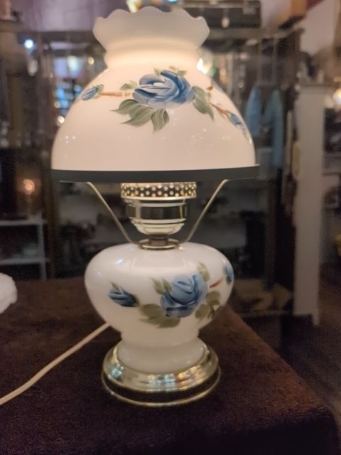 Hand-Painted gone with the windstyle lamp