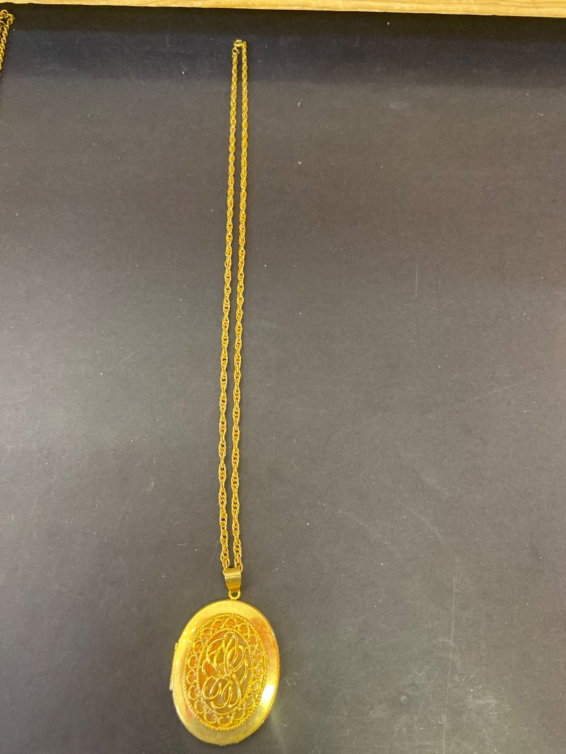 Locket pendant necklace