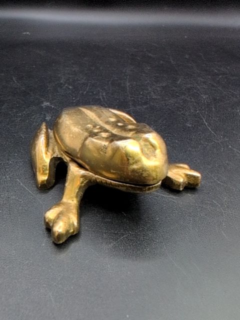 Decorative frog trinket box brass