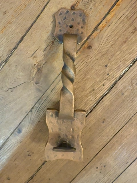 Twisted handle handle