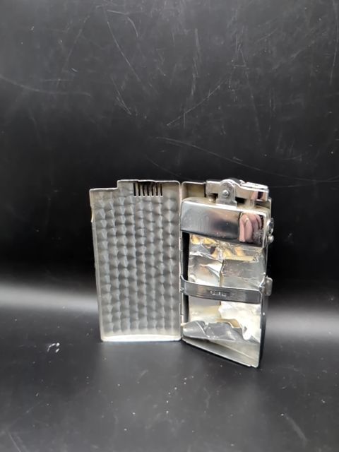 Ronson cigarette lighter and carrying case combo
