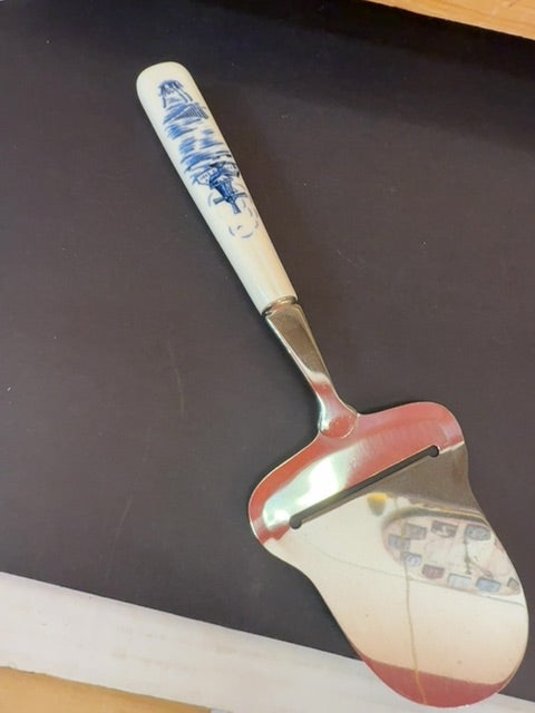 Delft cheese slicer