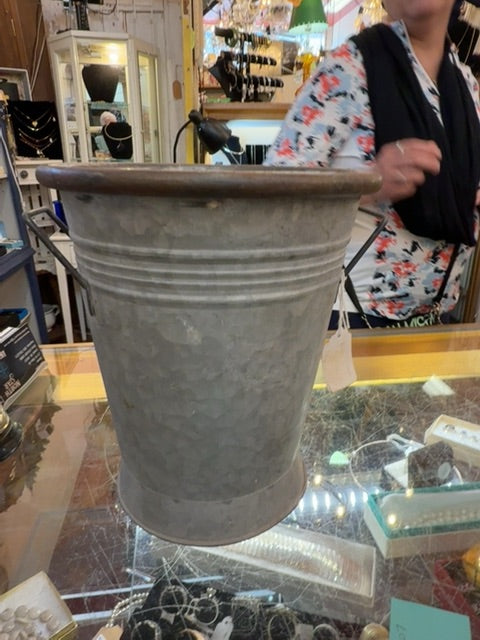 Metal planter