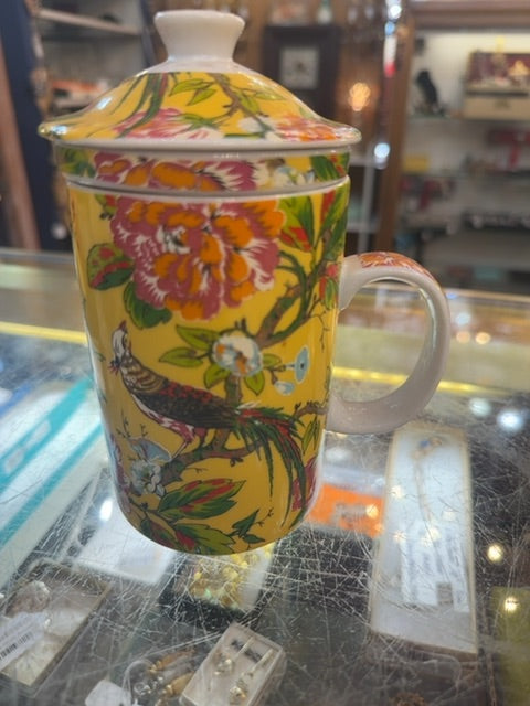 Cup with strainer and lid