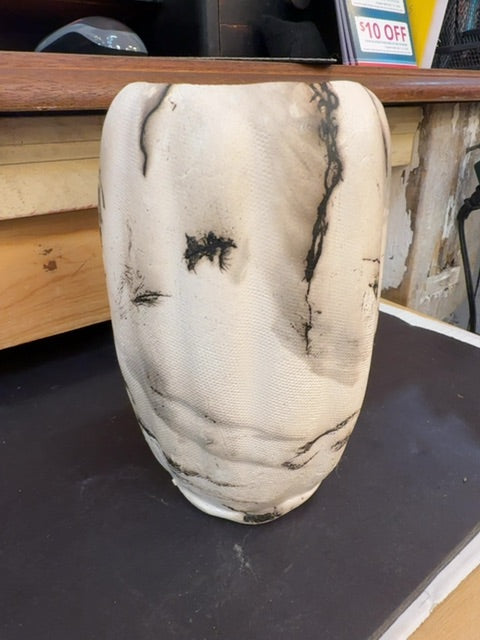 HM horse hair vase
