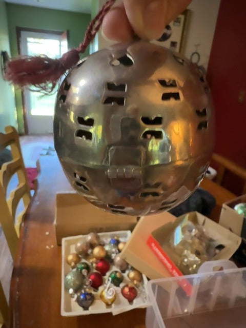 Fragrance ball