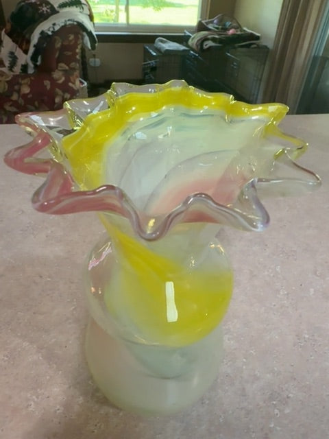 Hand blown swirl art glass vase