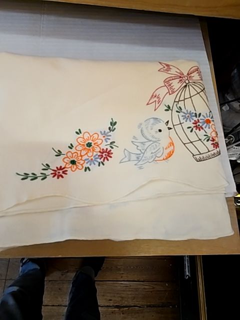 2 Embroidered Pillow Cases